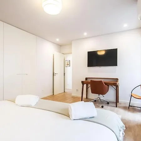Outstanding Liberdade Spacious 2 Bedroom W Ac Lisbon