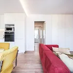 Outstanding Liberdade Spacious 2 Bedroom W Ac شقة *