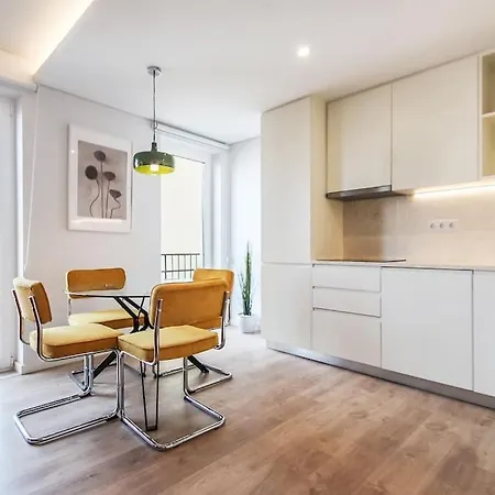 Outstanding Liberdade Spacious 2 Bedroom W Ac 리스본