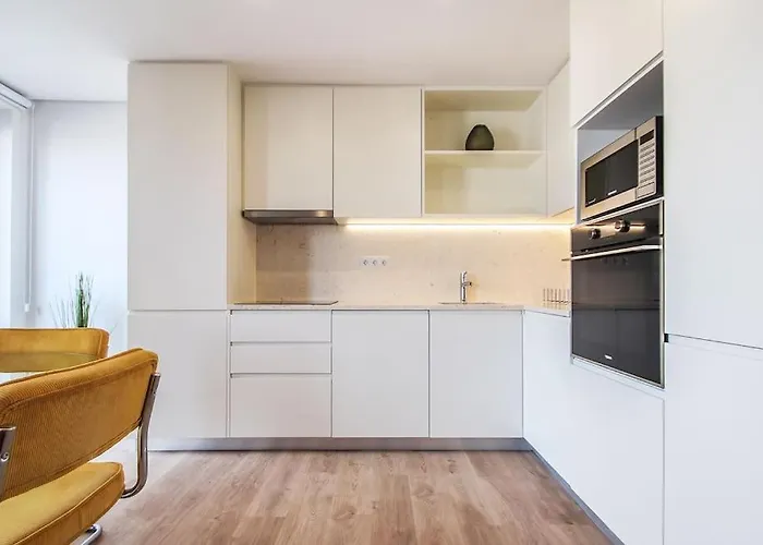 Outstanding Liberdade Spacious 2 Bedroom W Ac